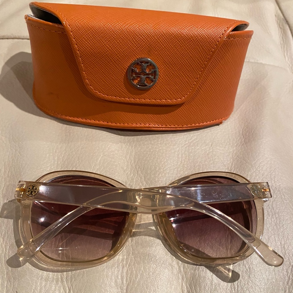 Tory Burch TY9056U Sunglasses with leather case. - Picture 2 of 11